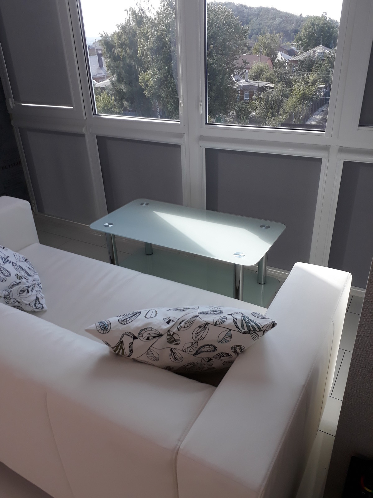 Чёрный, белый и капелька бордо