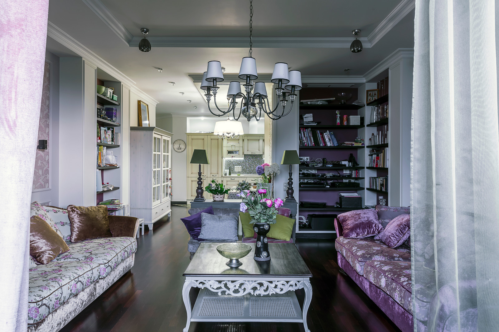 В гостях: Квартира «в цветочек» для семьи модельера