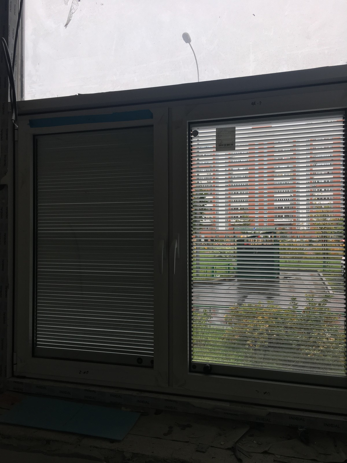 Встроенные в стеклопакет жалюзи