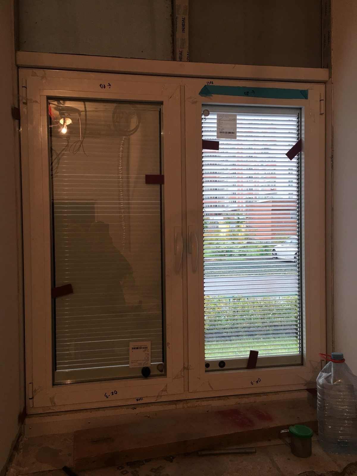 Встроенные в стеклопакет жалюзи