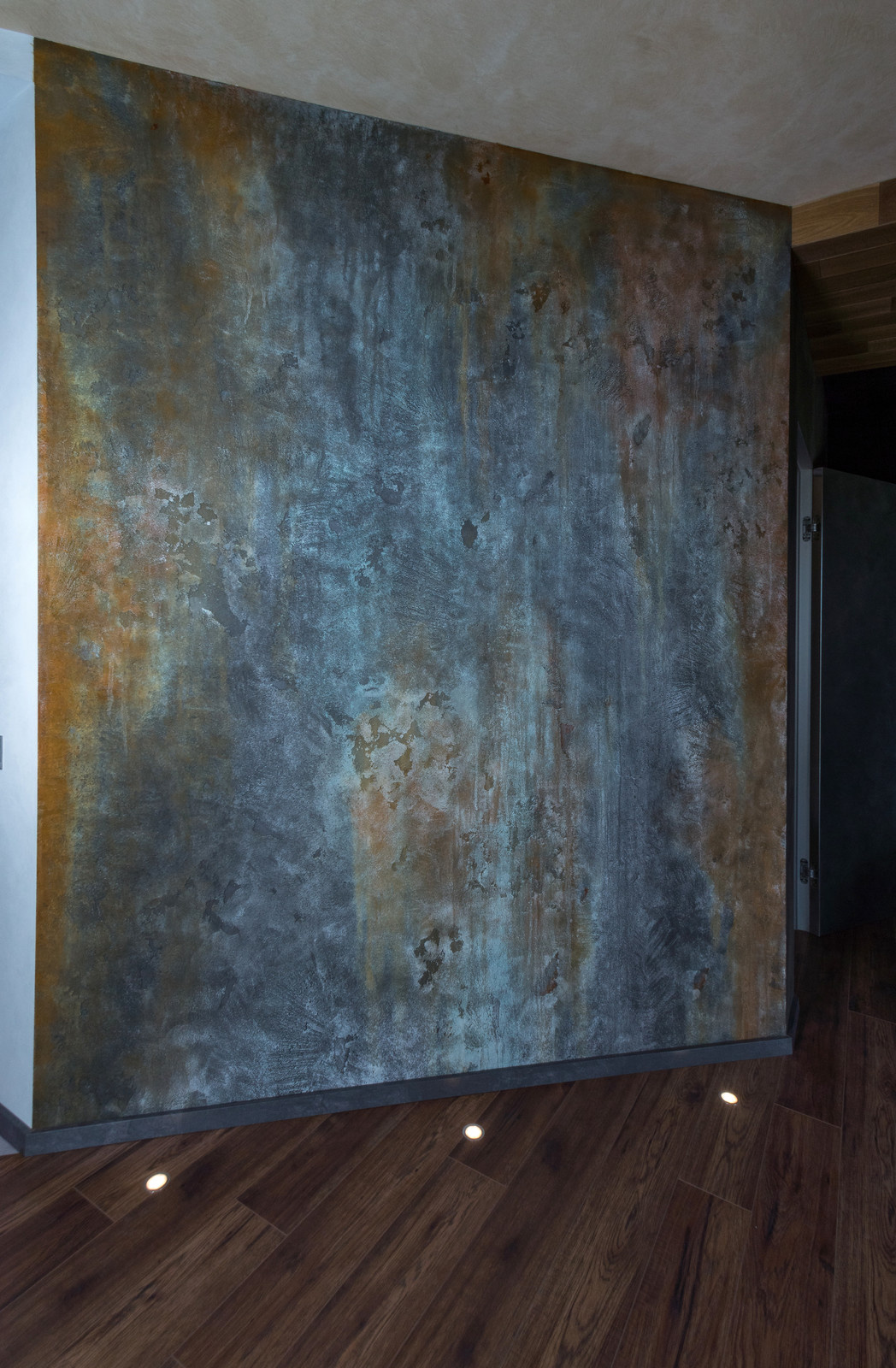 Декоративная отделка в частной квартире