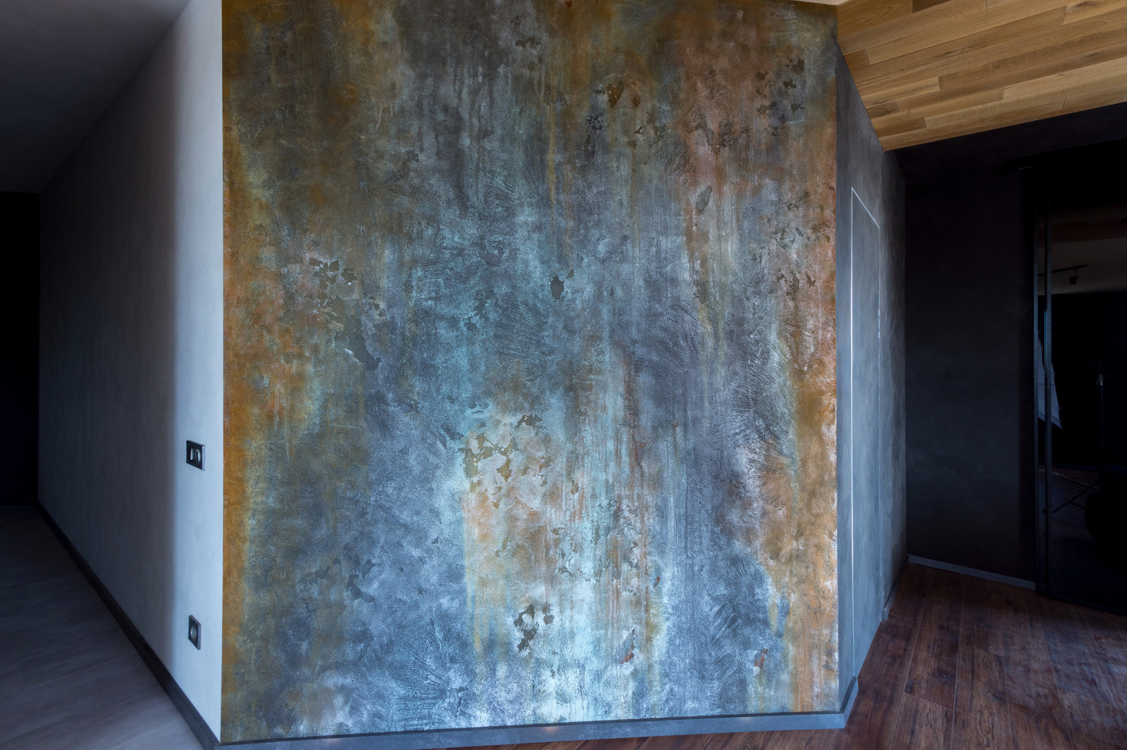 Декоративная отделка в частной квартире