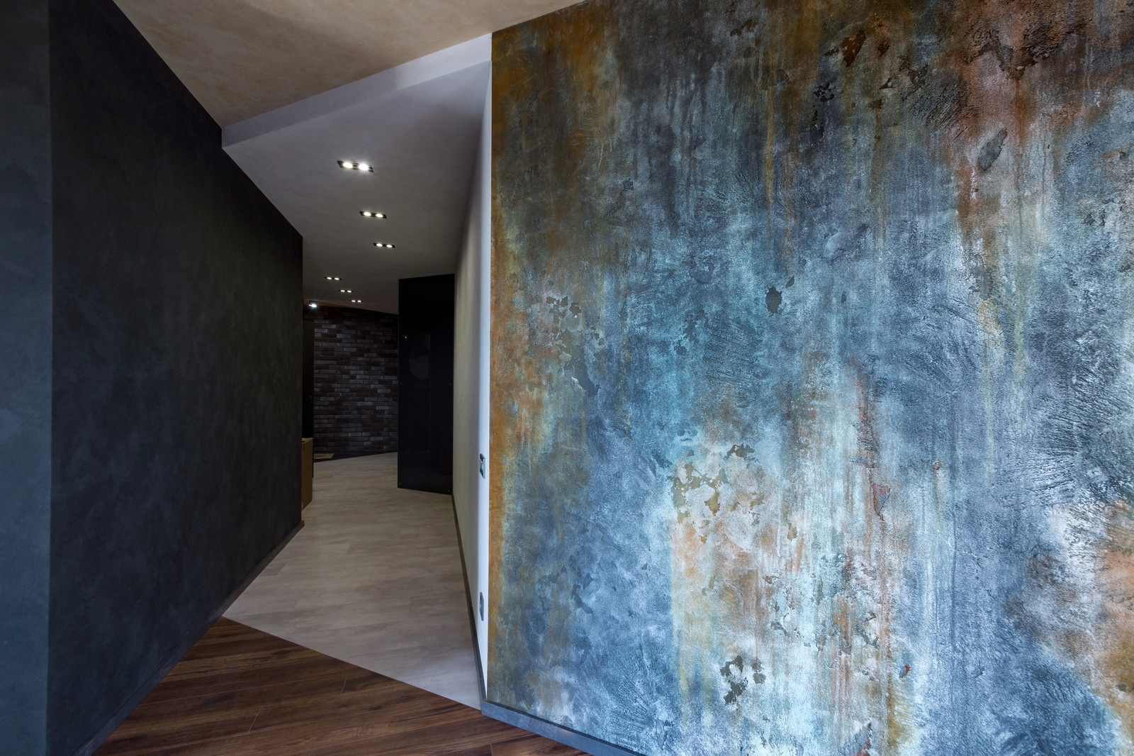 Декоративная отделка в частной квартире