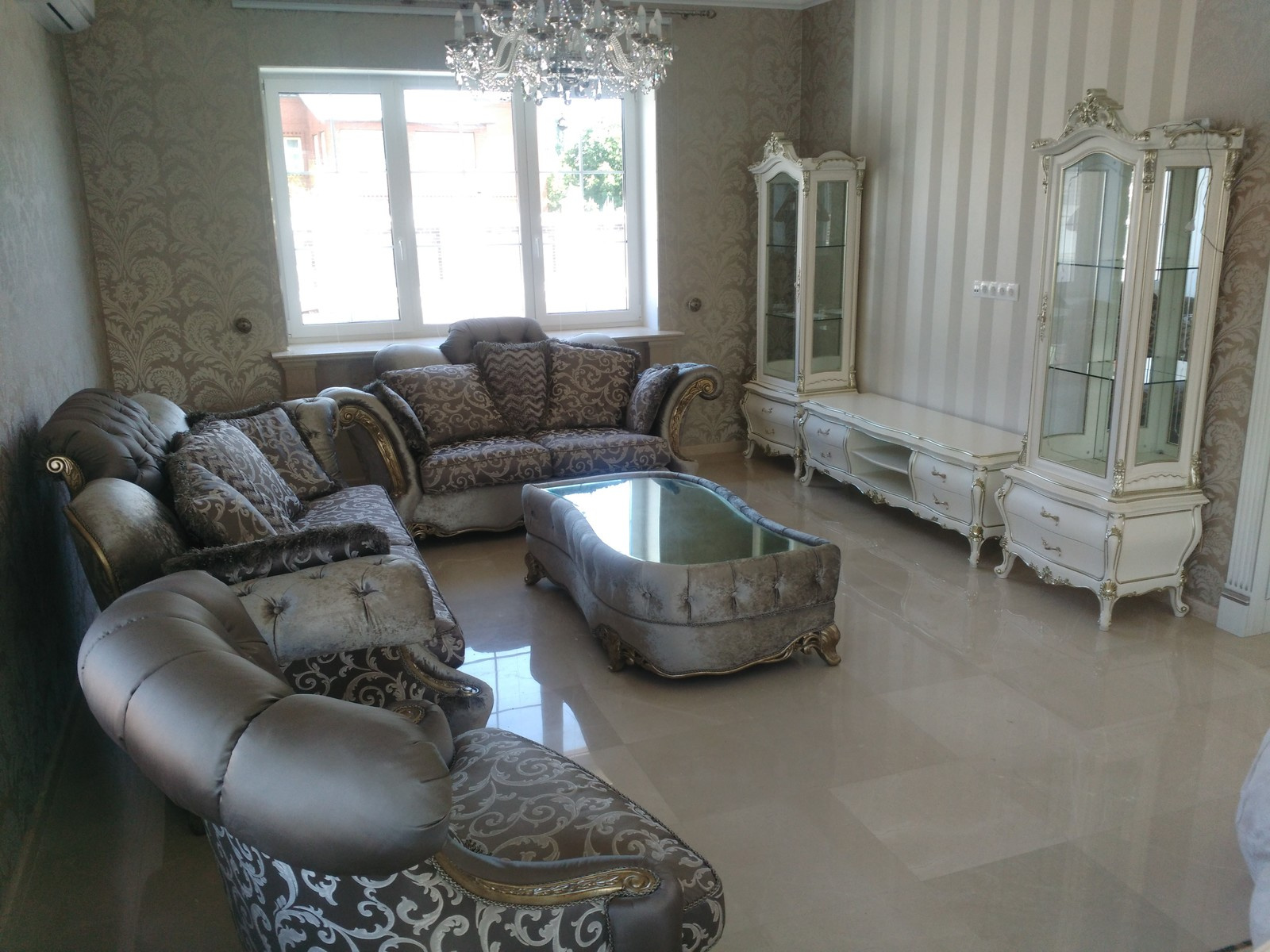 Мягкая мебель / гостинная