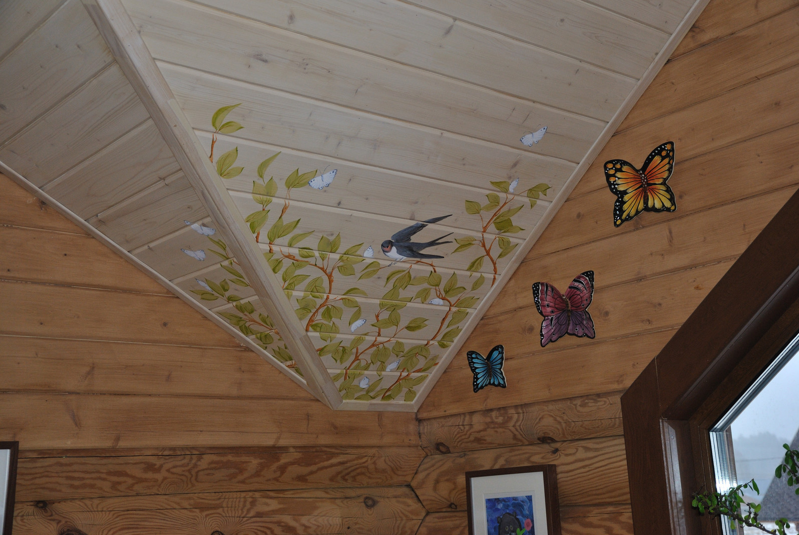 роспись в интерьере деревянного дома