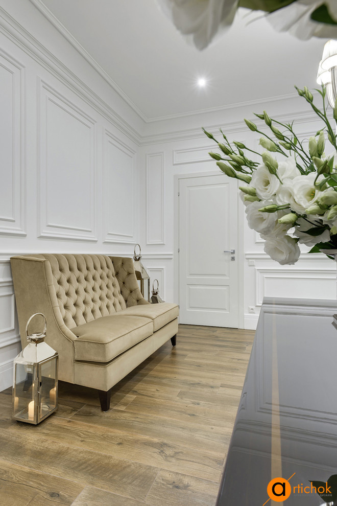 Дизайн светлой прихожей в стиле неоклассика