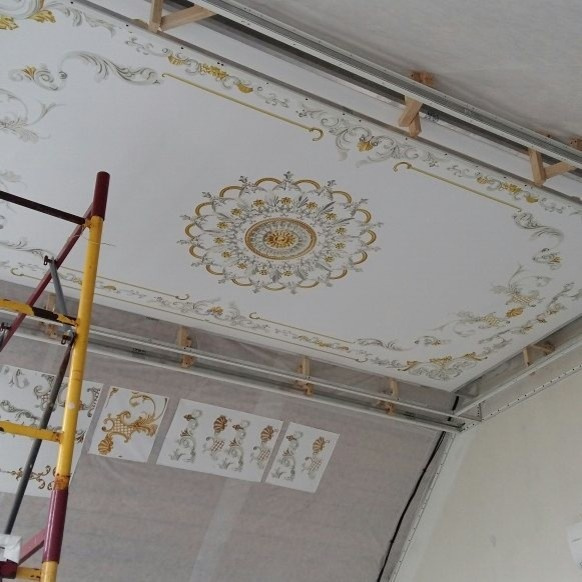 Сложные потолки в коттеджах, лофтах, мансардах