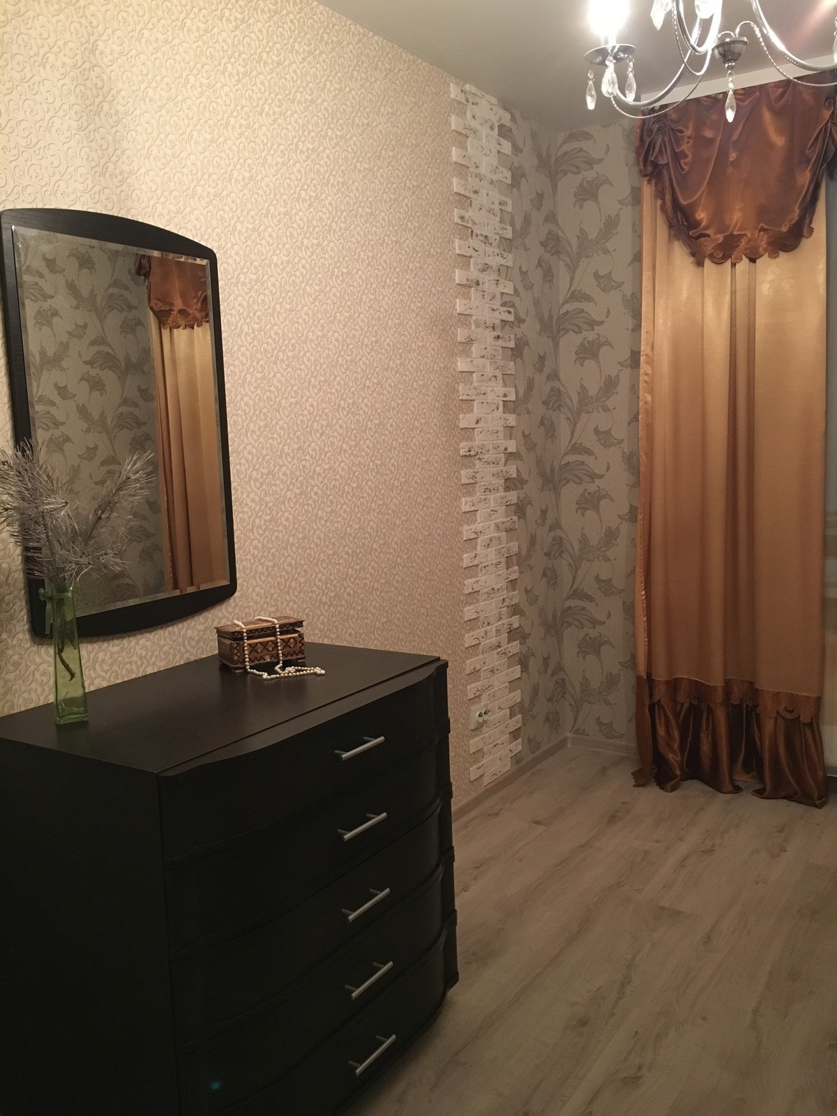 Обложка проекта: Интерьер с атмосферой уюта и радушия.