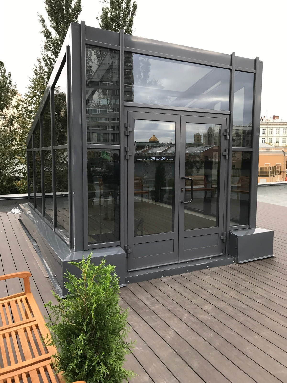 Стеклянный выход на крышу