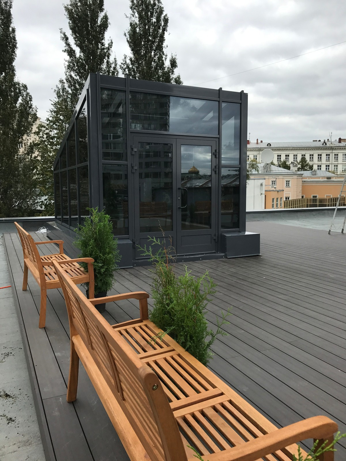 Стеклянный выход на крышу