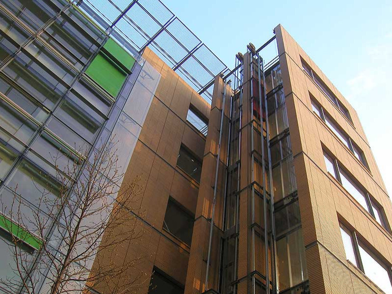 Обложка проекта: Стеклянный лифт для редакции издания "Il Sole 24 Ore" - MILAN, ITALY