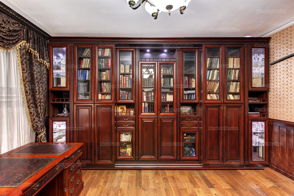 Раздвижная библиотека в классическом стиле для домашнего кабинета