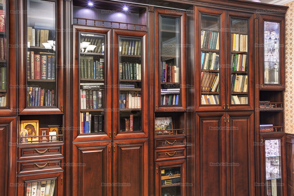 Раздвижная библиотека в классическом стиле для домашнего кабинета