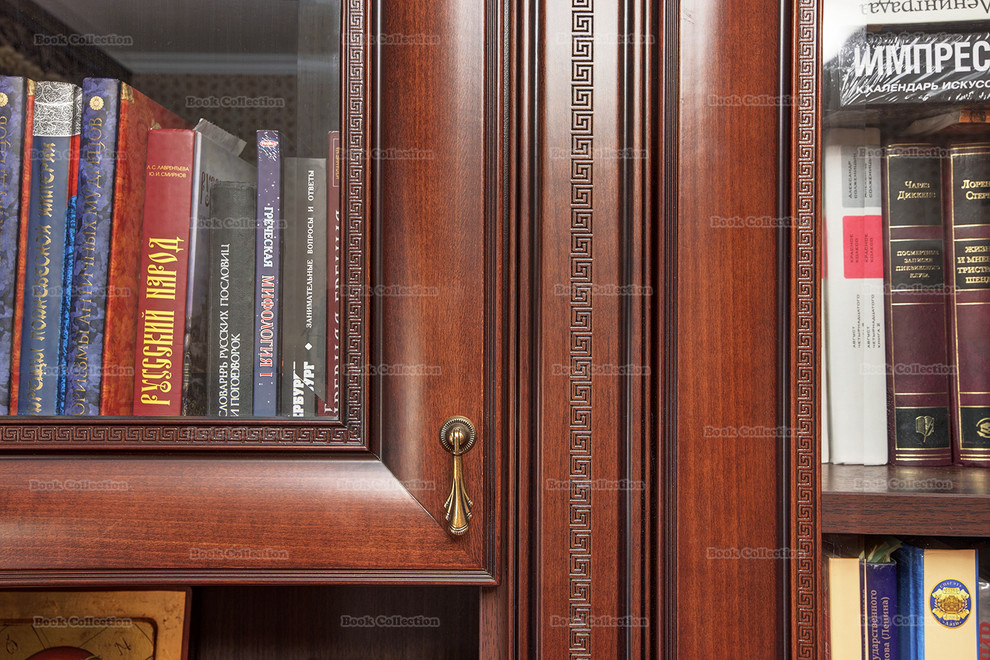 Раздвижная библиотека в классическом стиле для домашнего кабинета