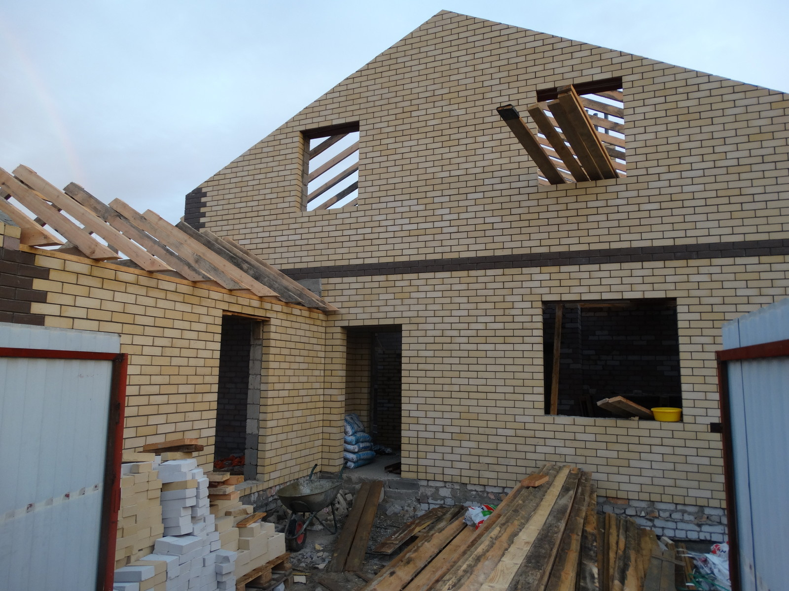 Жилой дом с мансардой