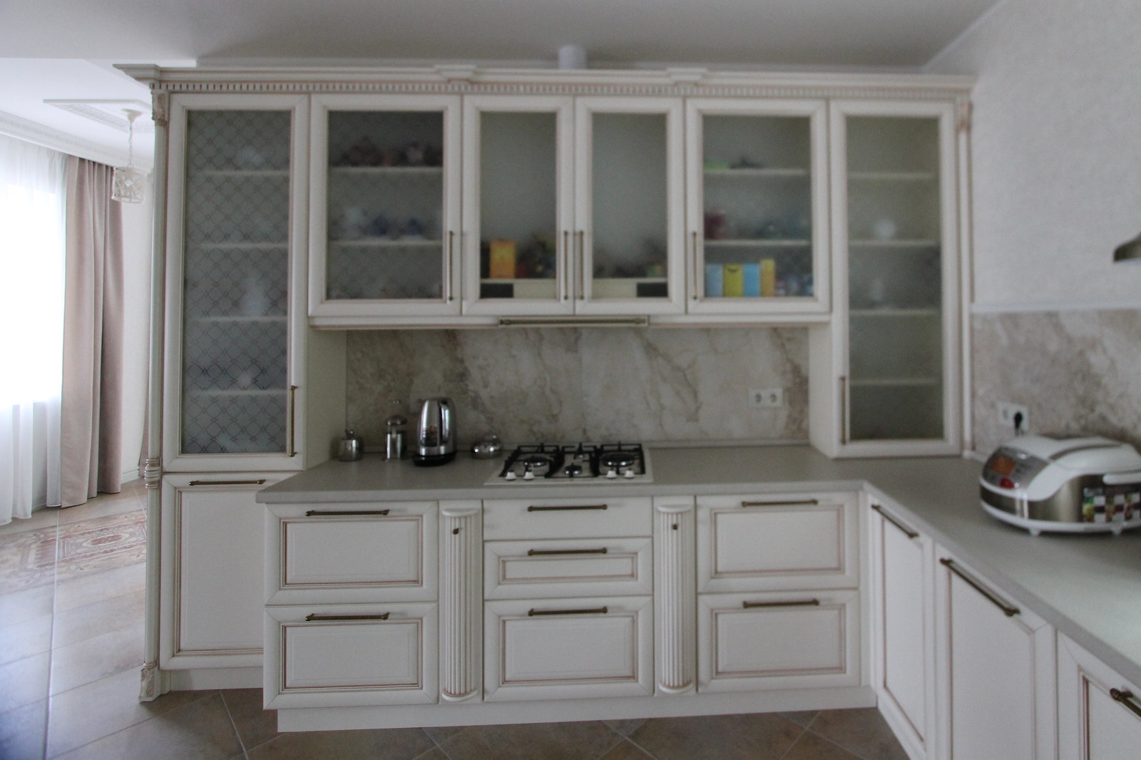 Комплект мебели для кухни в массиве