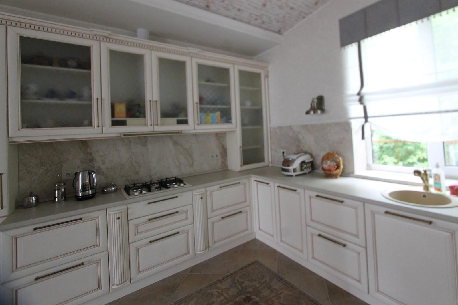 Комплект мебели для кухни в массиве