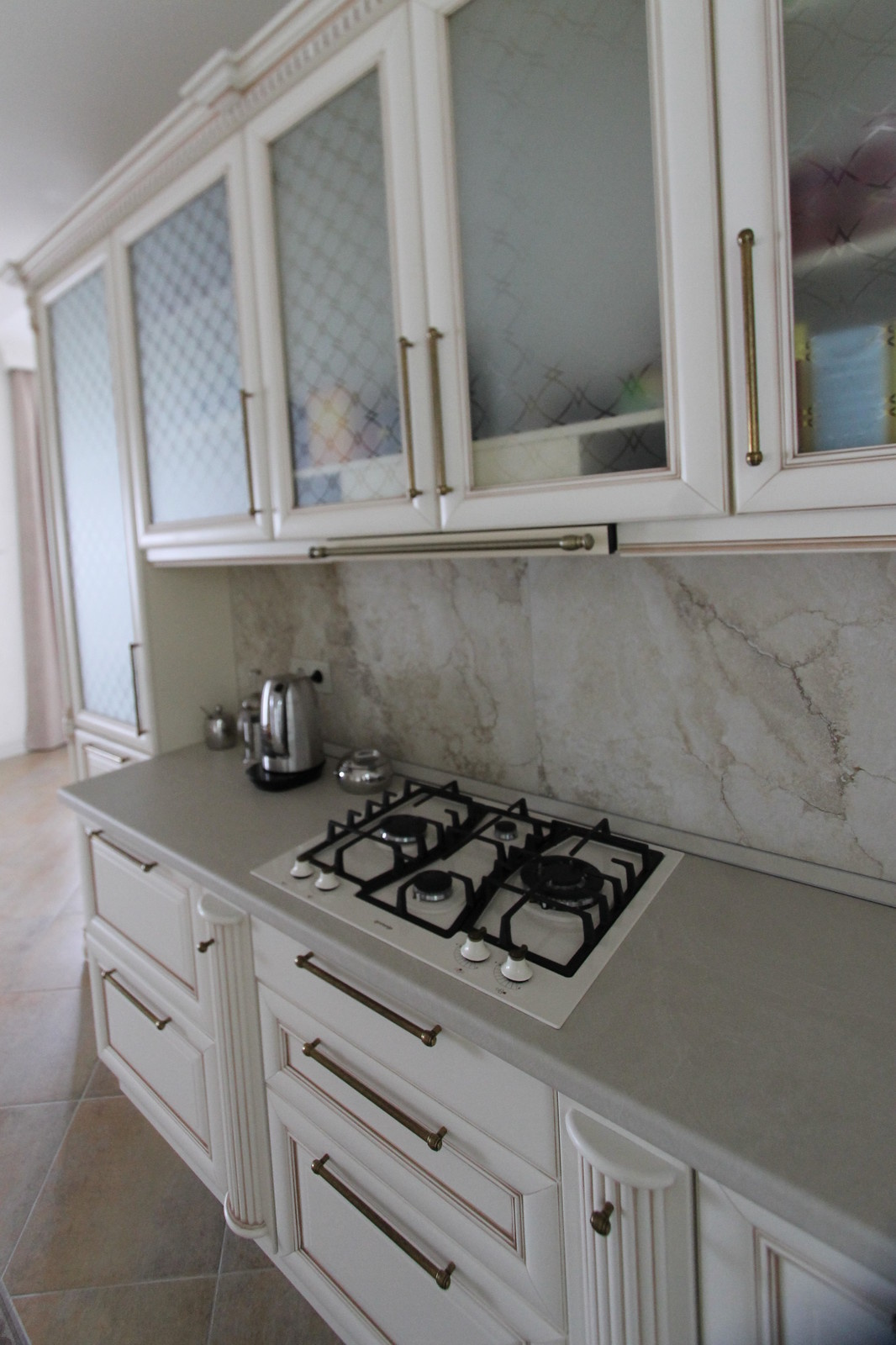 Комплект мебели для кухни в массиве