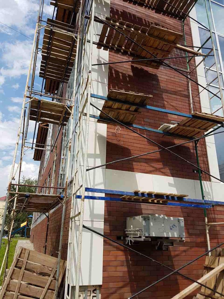 Клинкерная плитка Stroeher в системе вентилируемого фасада Ronson