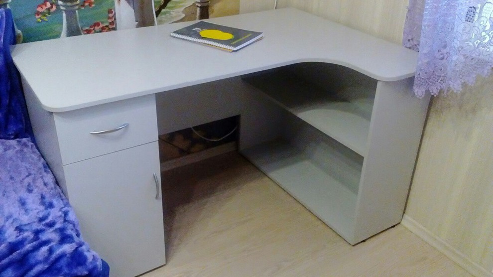 Обложка проекта: Стол