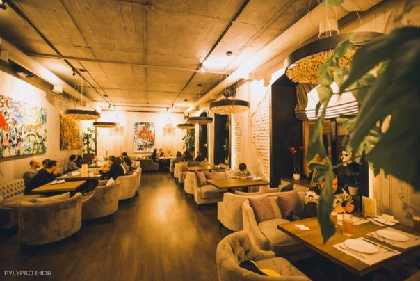 Ресторан "Pizza Monopoly" г.Черновцы