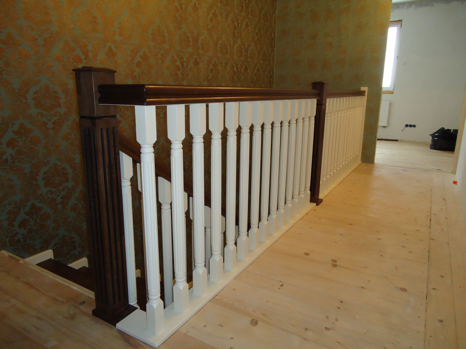 Комбинированная лестница ясень-сосна