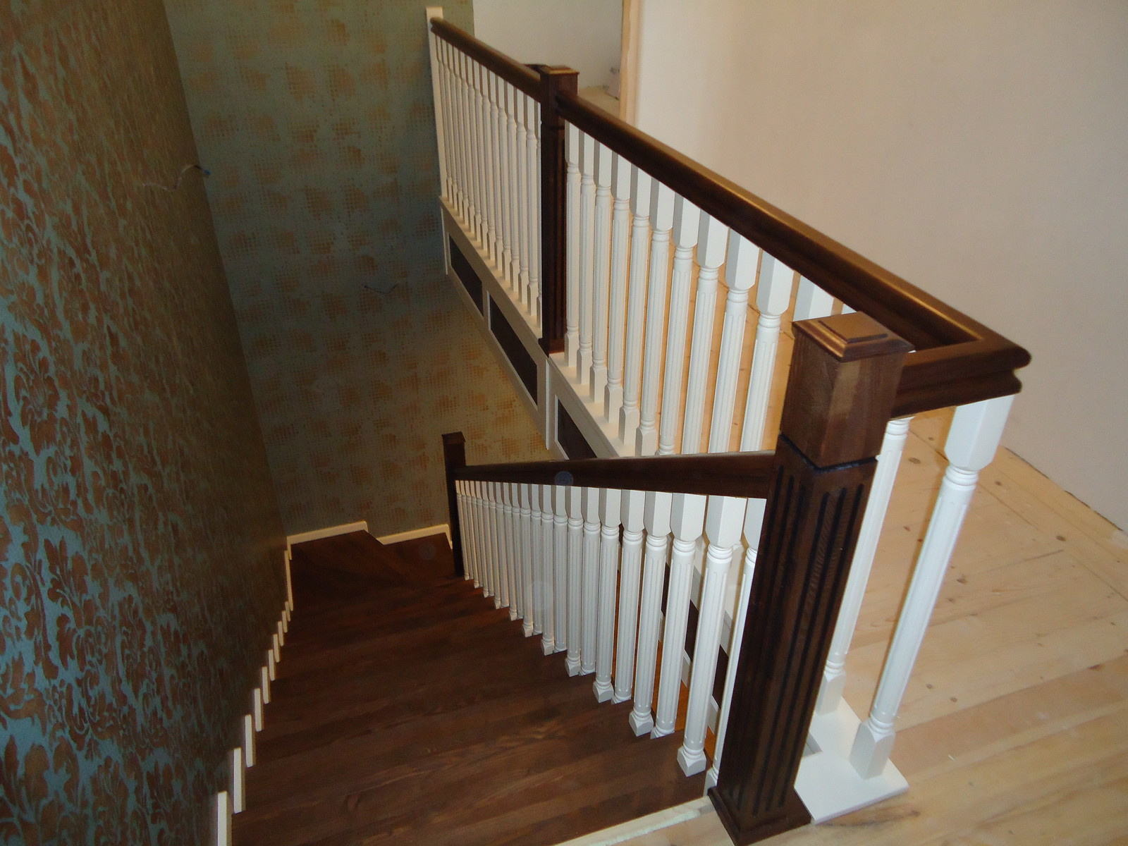 Комбинированная лестница ясень-сосна