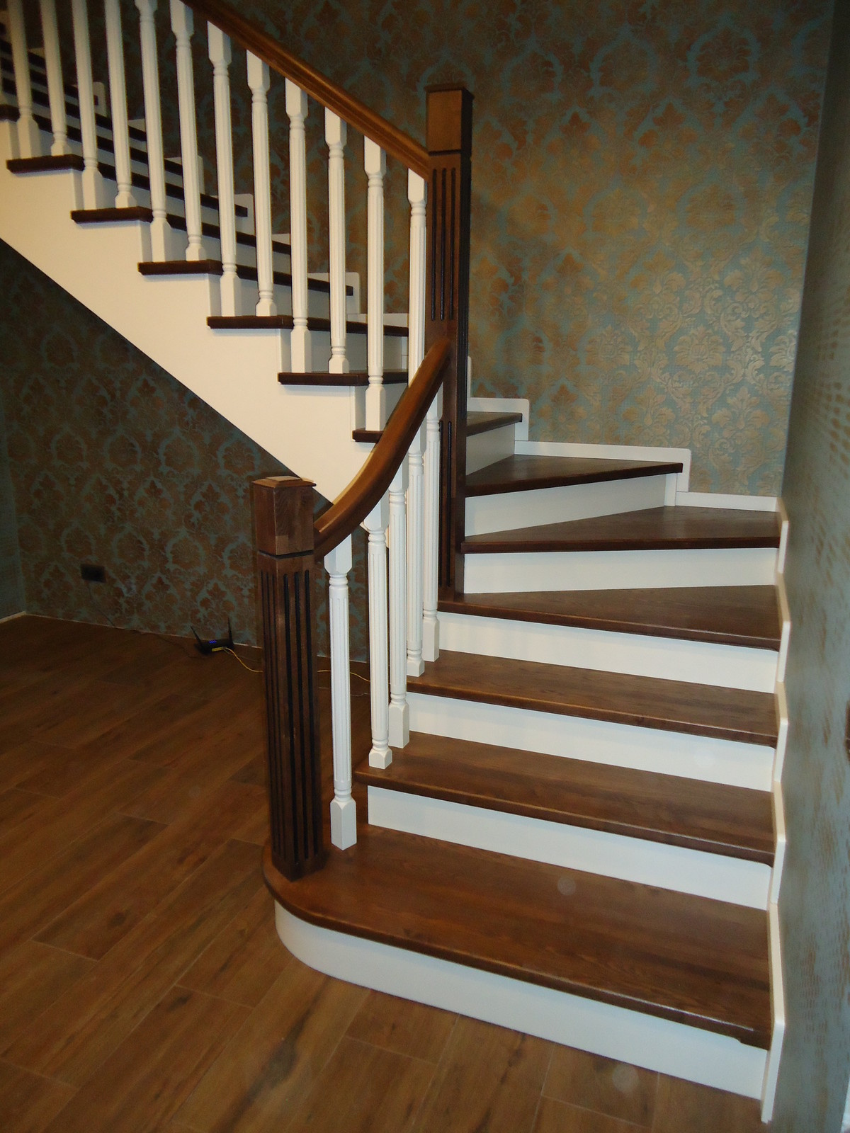 Комбинированная лестница ясень-сосна