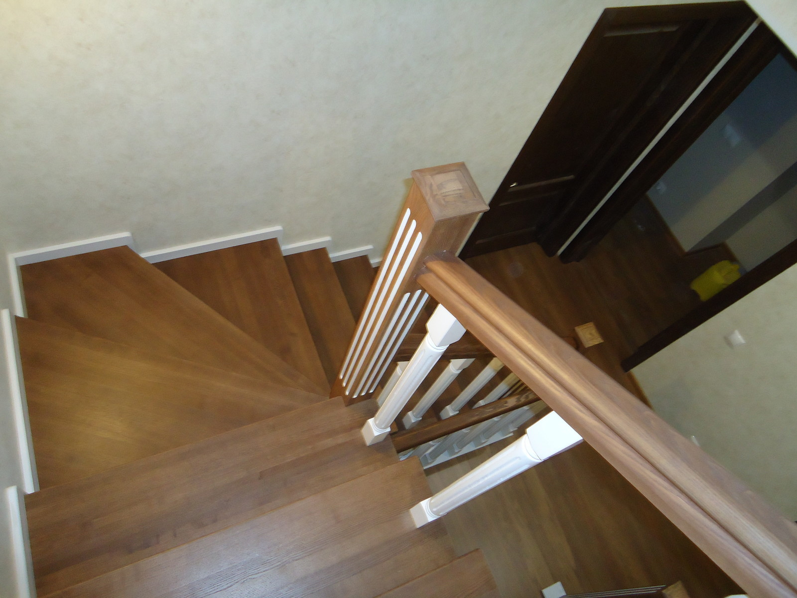 Комбинированная лестница ясень -сосна