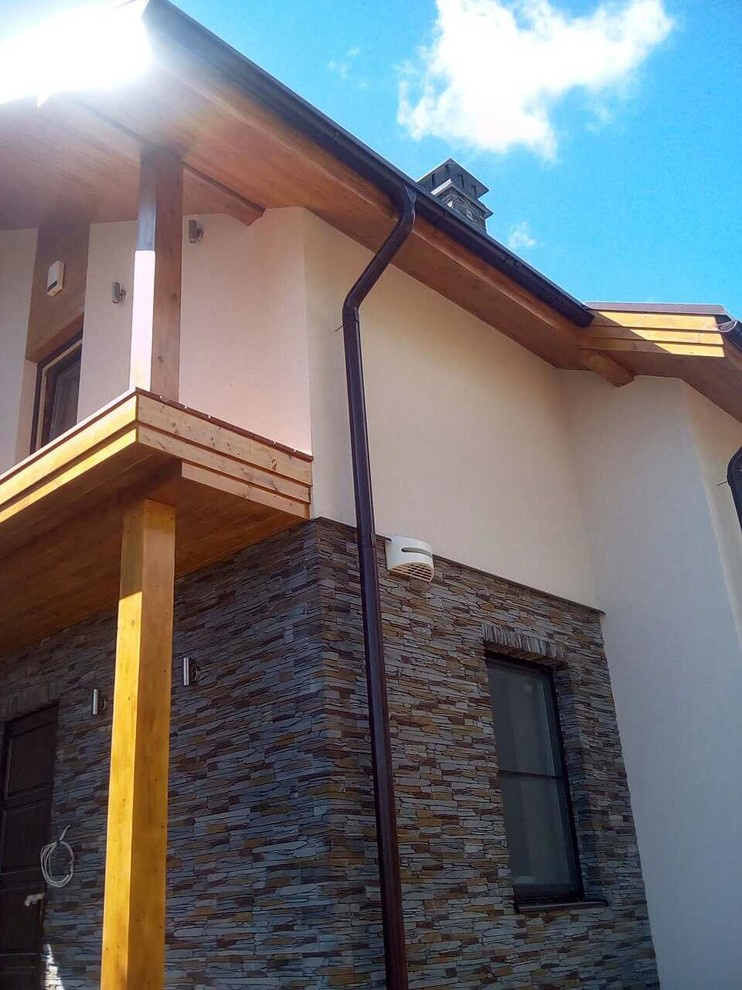 Монтаж системы вентиляции в двухэтажном доме.