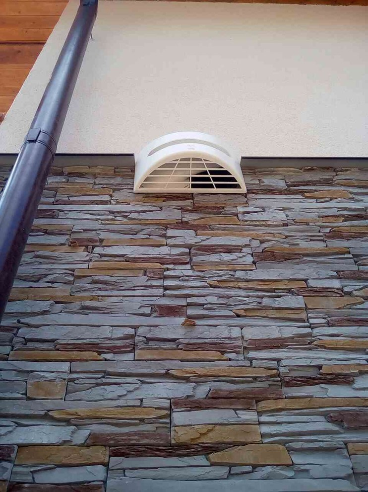 Монтаж системы вентиляции в двухэтажном доме.