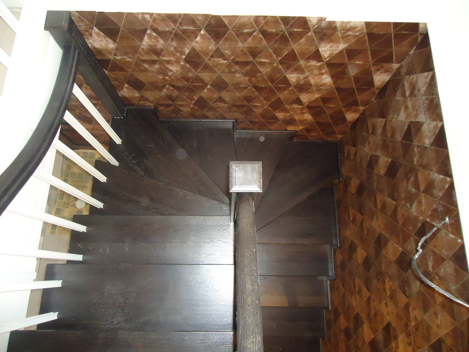 Обложка проекта: лестница из дуба