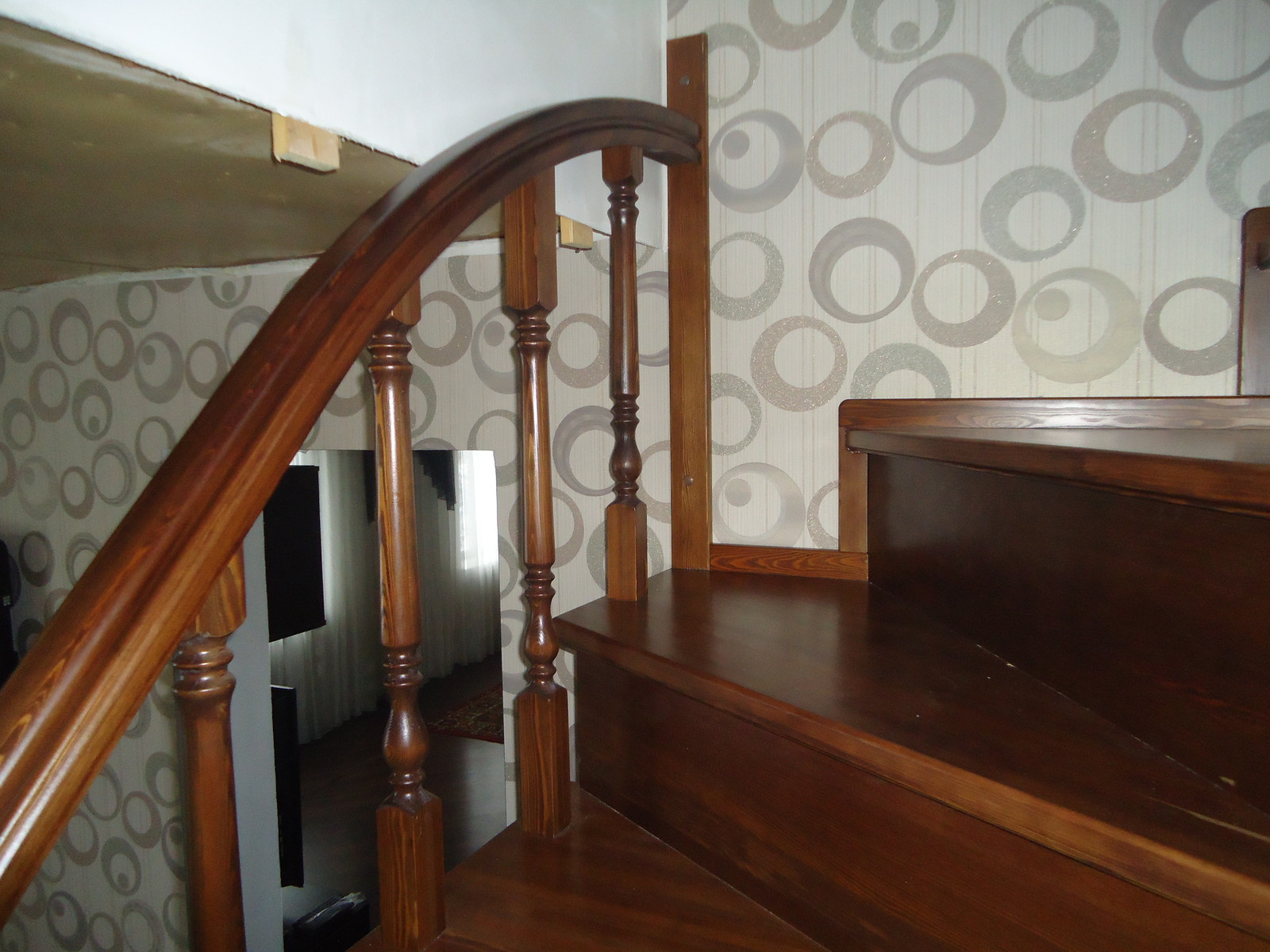 лестница из лиственницы