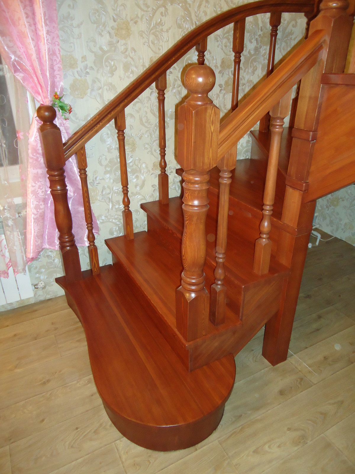 Лестница из лиственницы