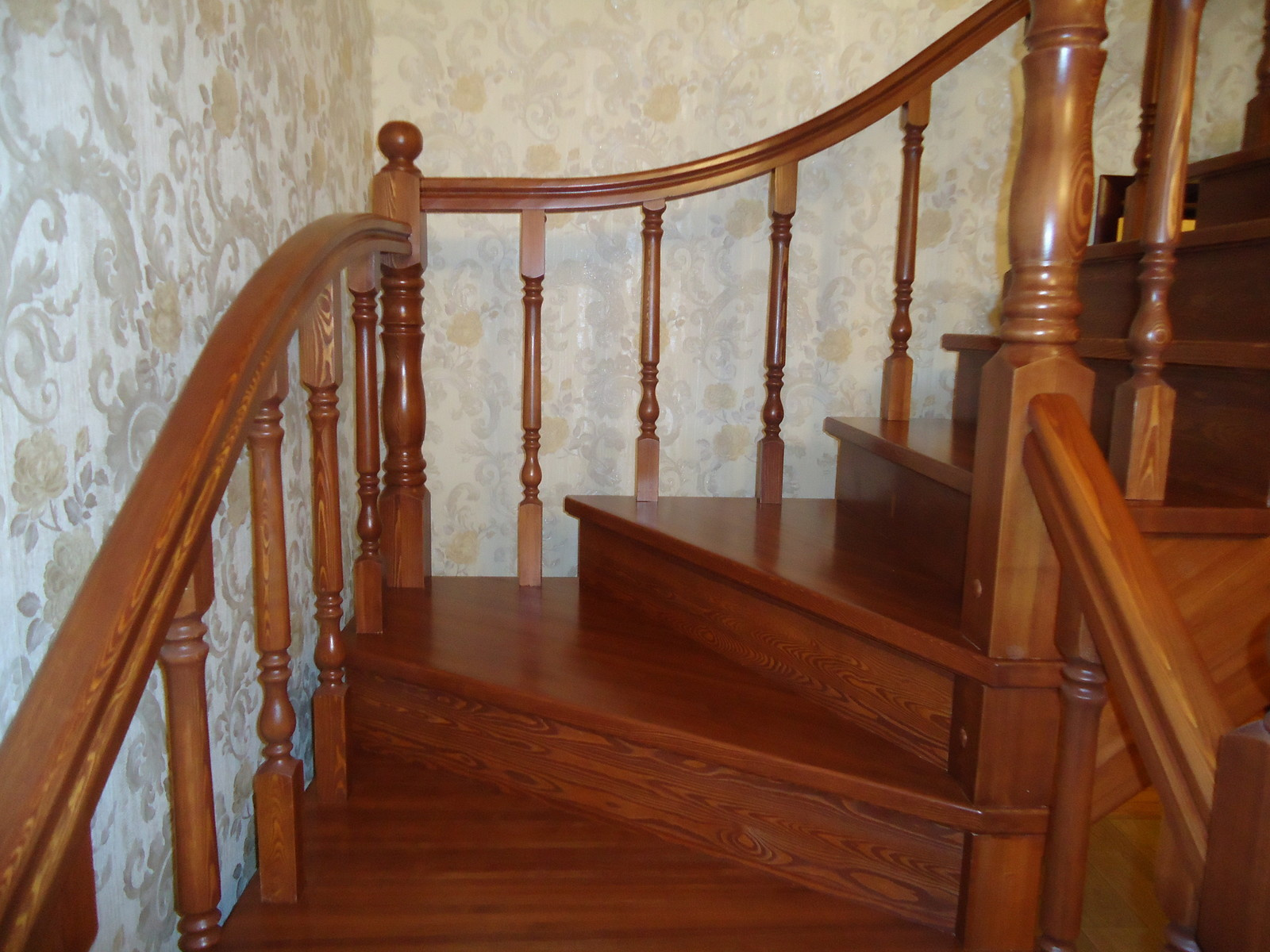 Лестница из лиственницы