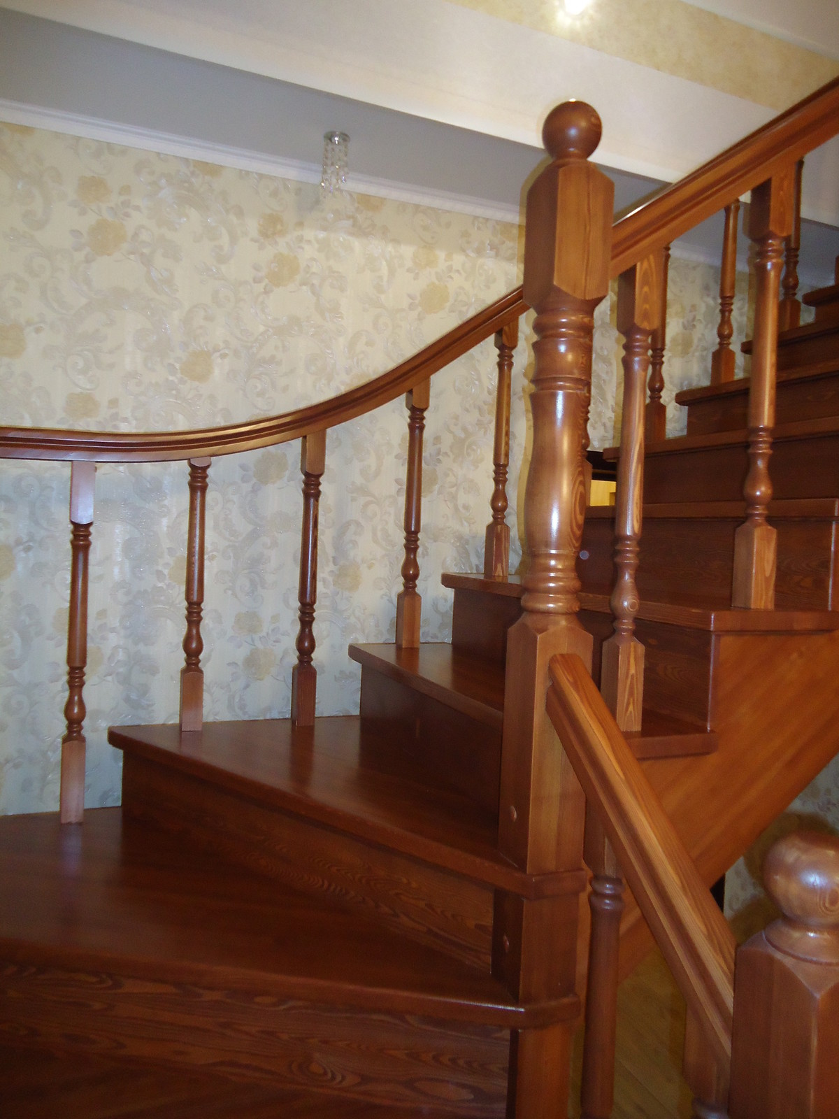 Лестница из лиственницы