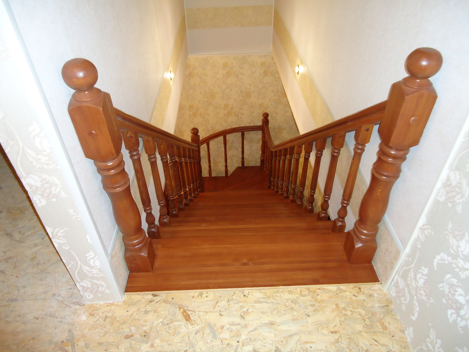 Лестница из лиственницы