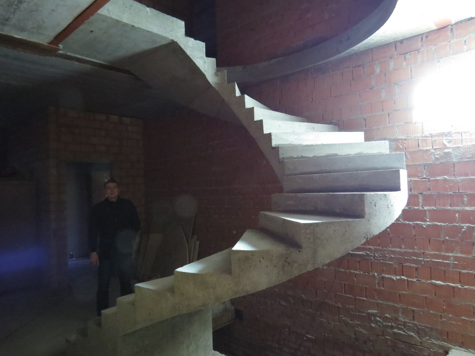 Бетонные лестницы.