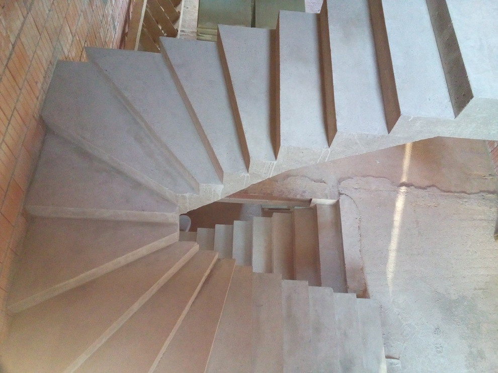 Бетонные лестницы.