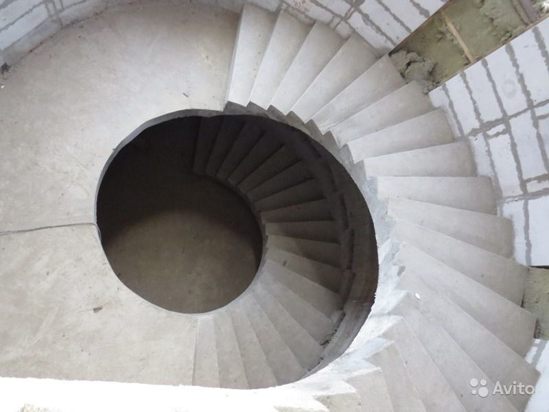 Бетонные лестницы.