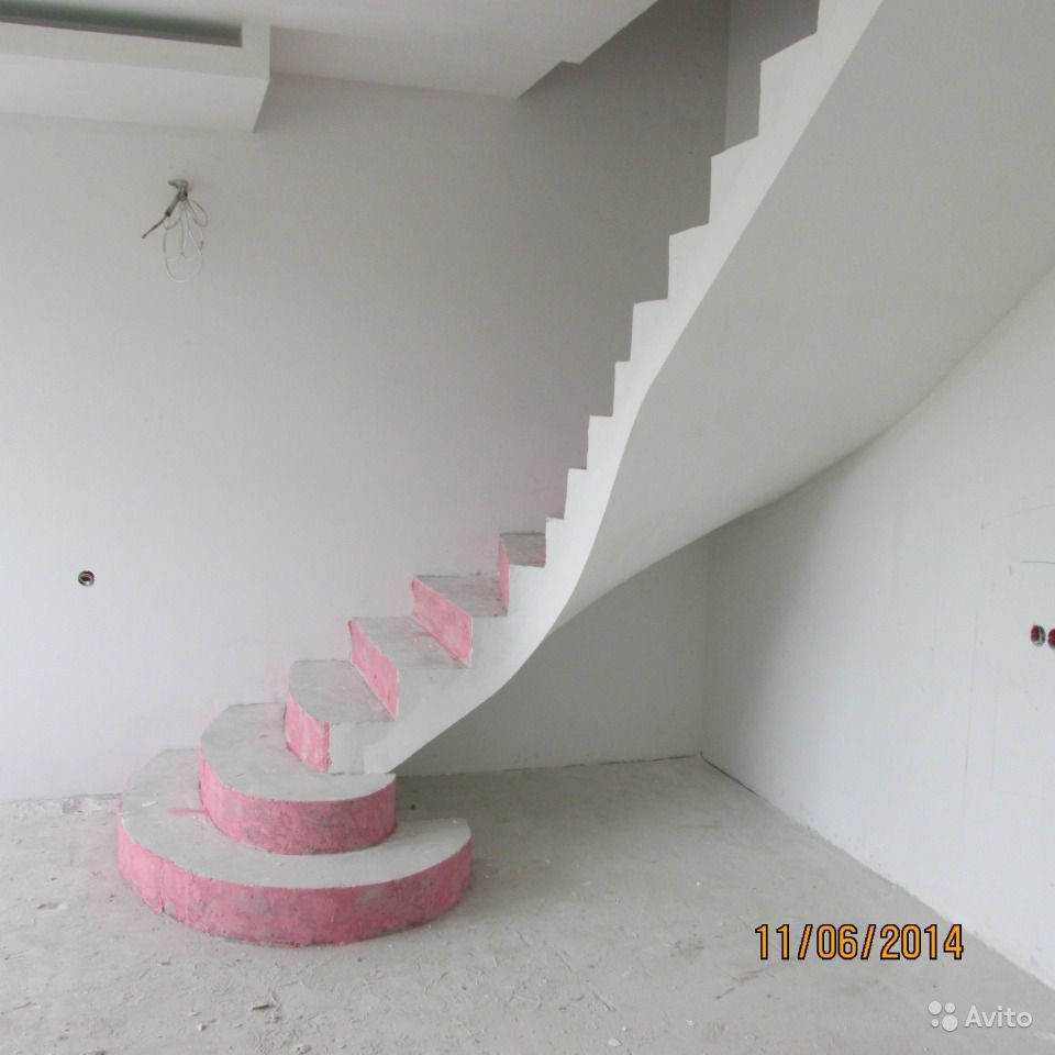 Бетонные лестницы.