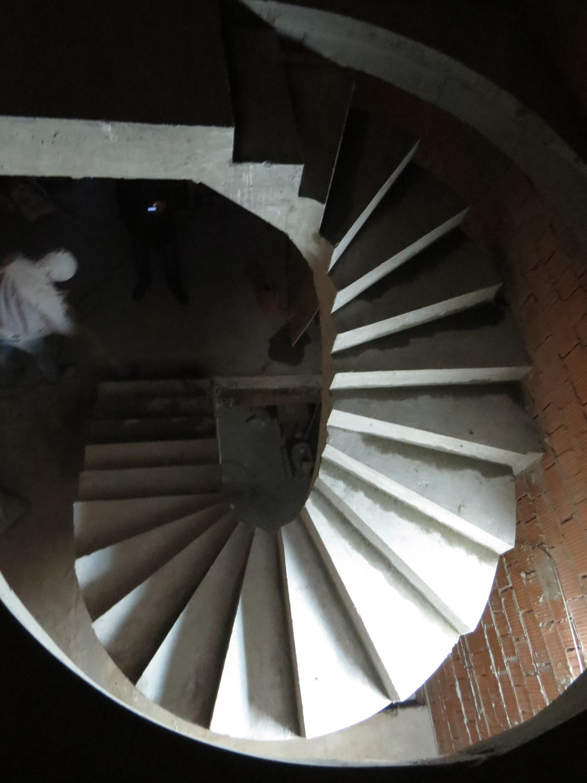 Бетонные лестницы.