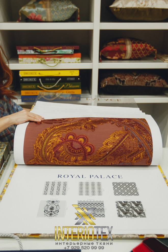 Коллекция бархатных тканей с вышивкой "Royal Palace"