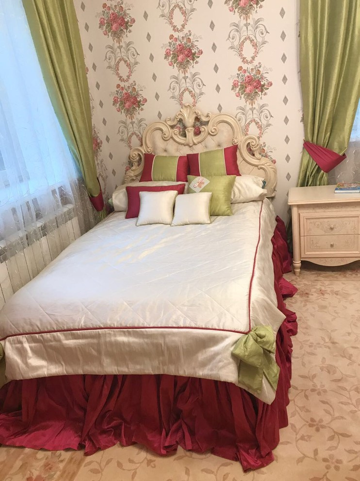 Дом в ярких тонах