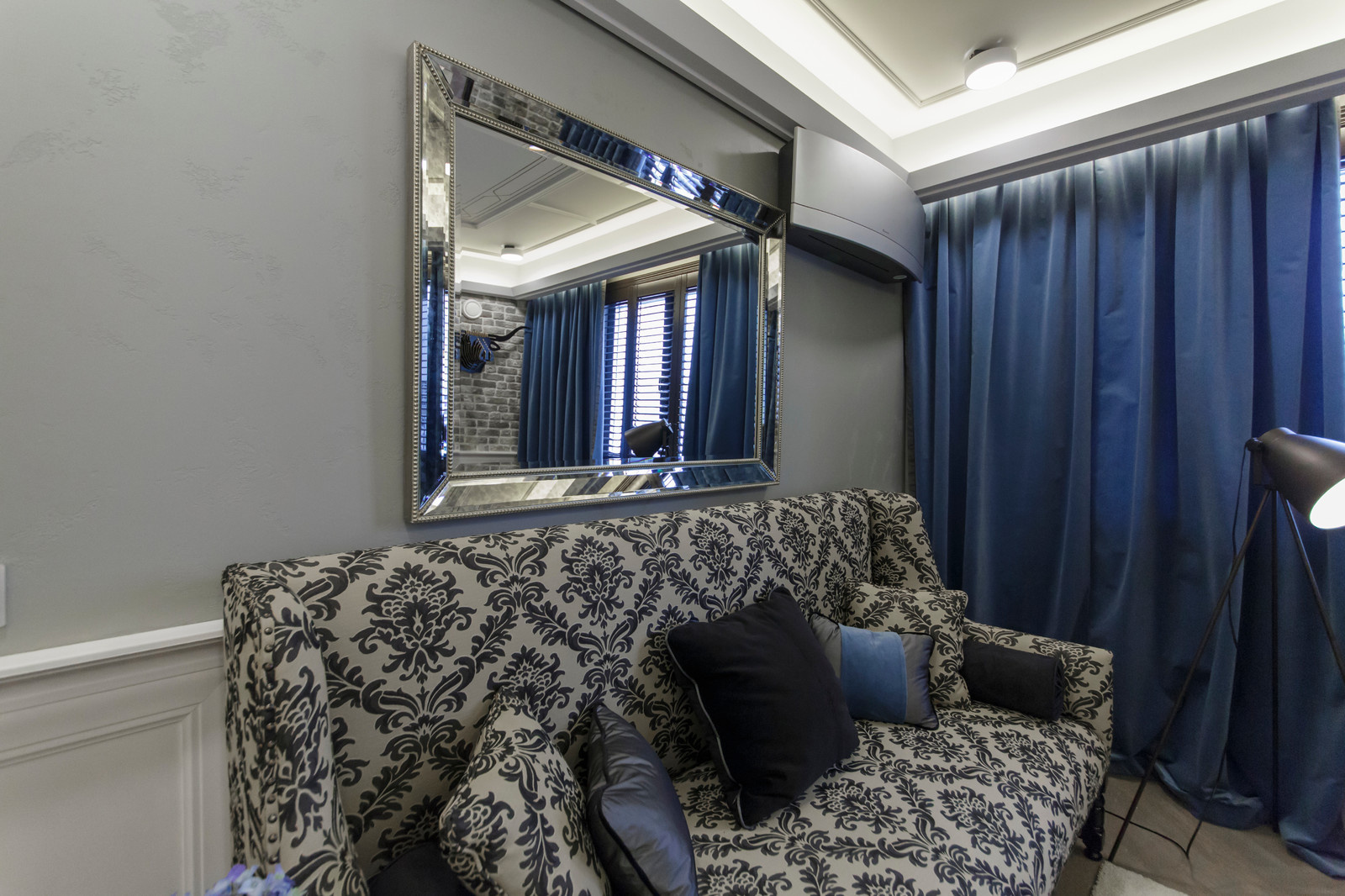 Обложка проекта: Гостиная с намеком на Гранж.ТВ проект для Квартирного Вопроса.