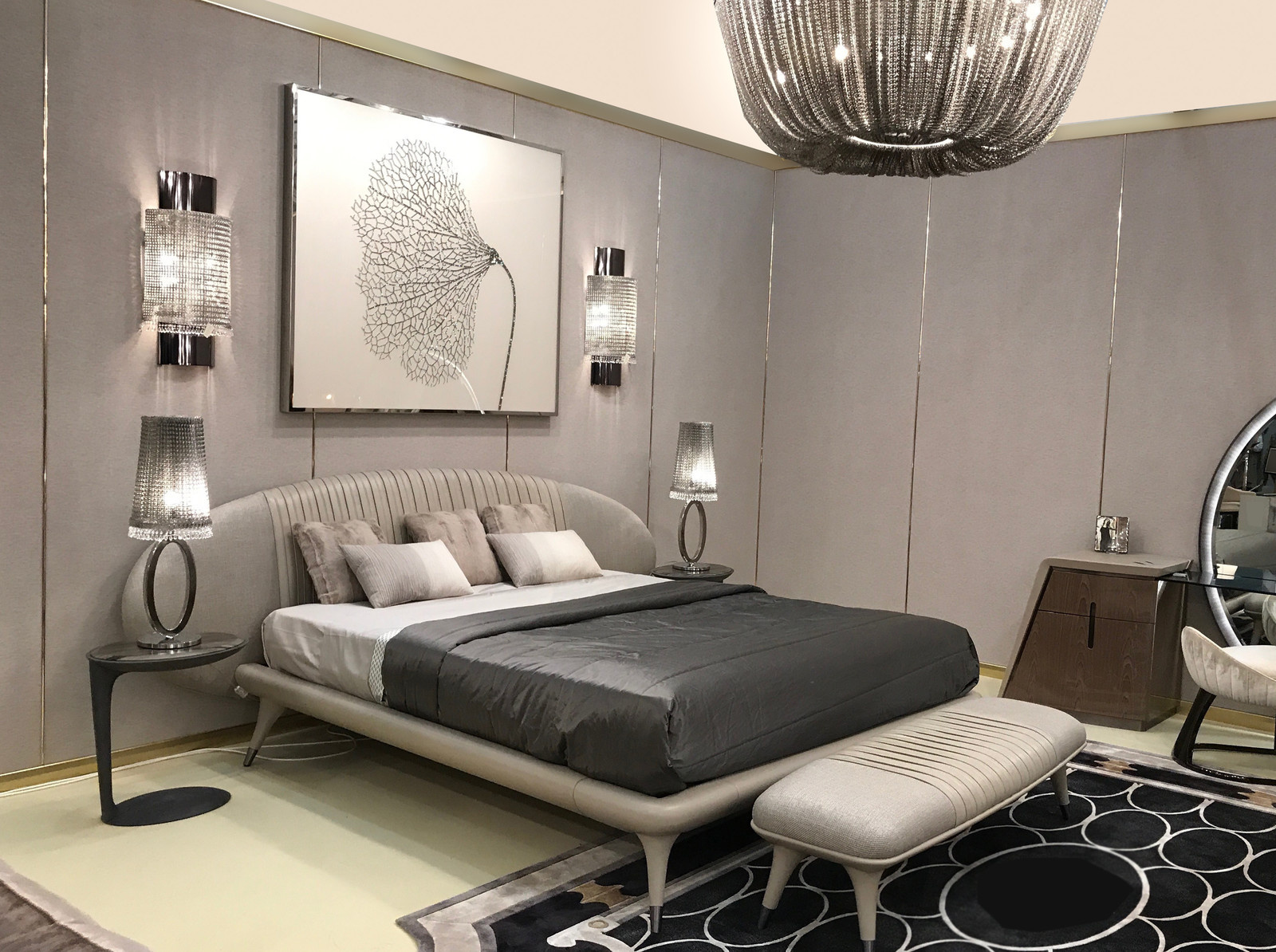 Элегантный серый