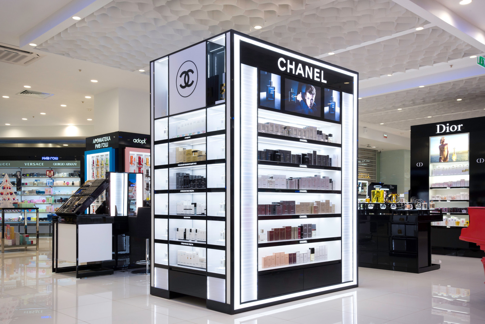 Съемка экспозиции для CHANEL LLC  в сети магазинов "Рив Гош"