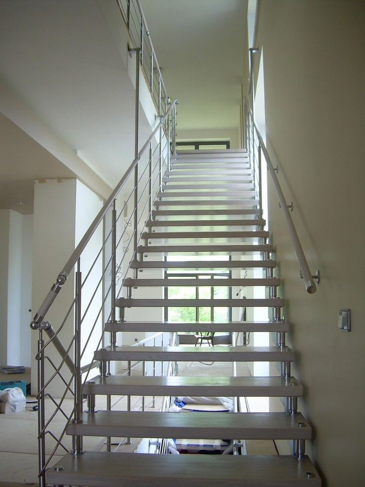 Лестницы на металлическом косоуре