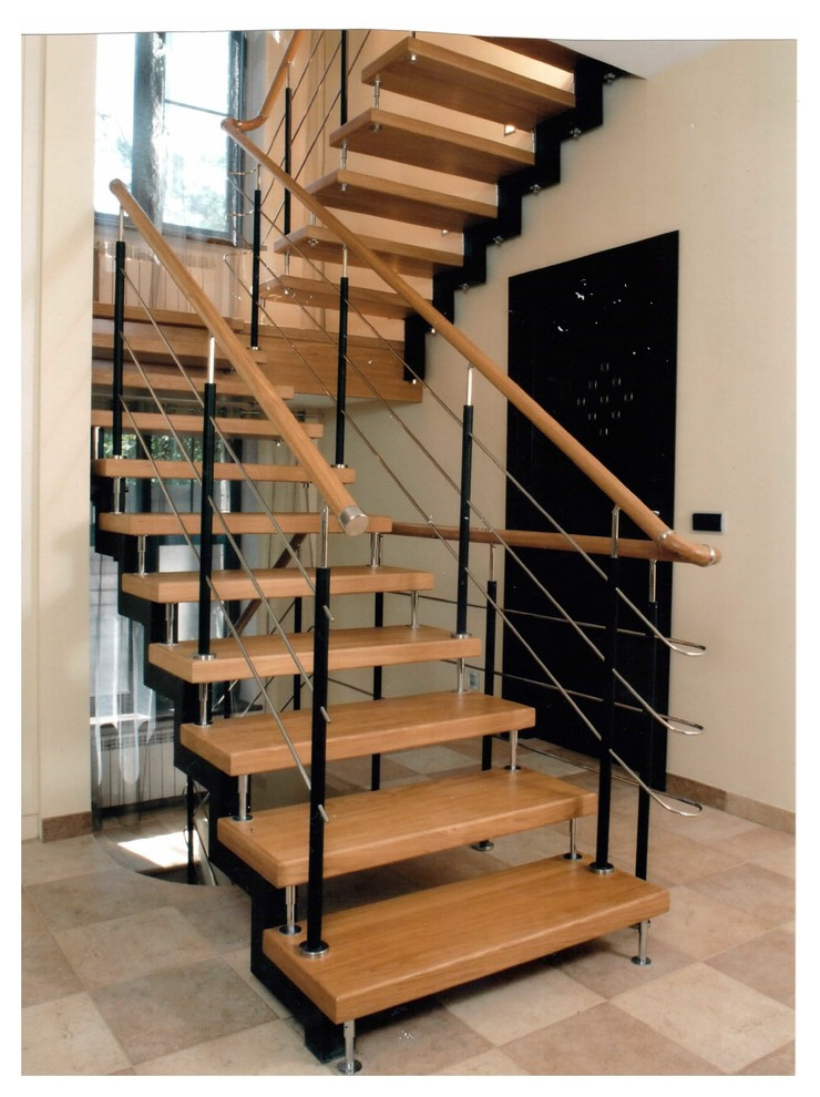 Лестницы на металлическом косоуре