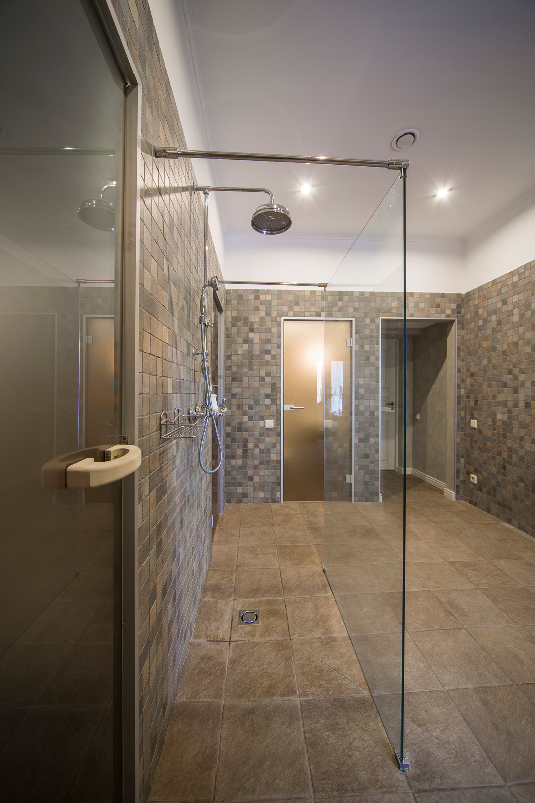 Дом на берегу реки